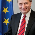 EU-Kommissar Günther Oettinger stellte Energiefahrplan vor.