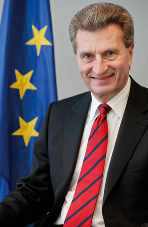 EU-Kommissar Günther Oettinger stellte Energiefahrplan vor.