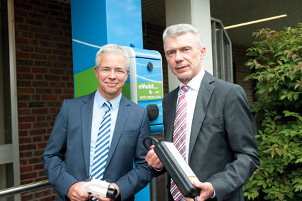 Erste Wuppertaler E-Tankstelle in Betrieb genommen.