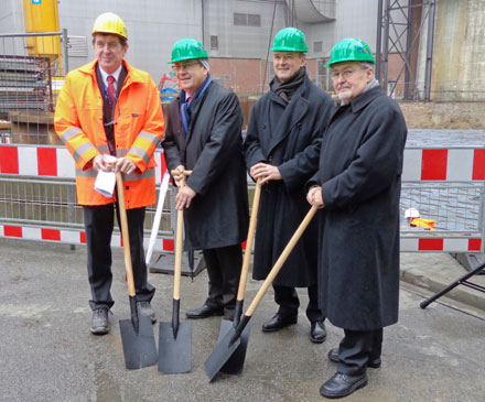 Symbolischer Spatenstich für den neuen Fernwärmespeicher am Mannheimer Großkraftwerk.