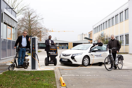 Bis zu vier E-Fahrzeuge können an der neuen Ladestation der Stadtwerke Rüsselsheim betankt werden.