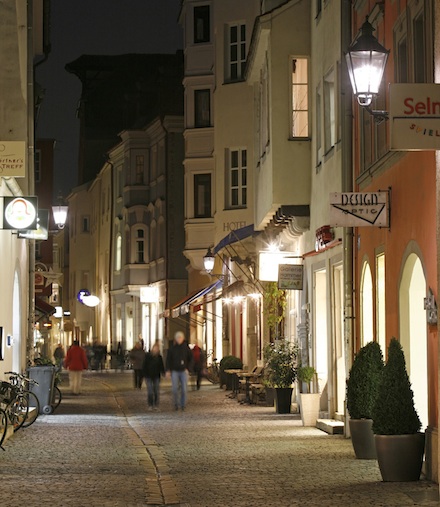 Die Regensburger Altstadt-Beleuchtung wurde auf LED umgerüstet.