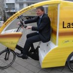 Bremens Umweltsenator Joachim Lohse stellt Unternehmen E-Lastenräder und Pedelecs gratis für Probefahrten zur Verfügung.