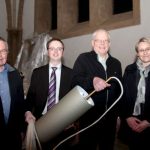 Die Technischen Werke Osning spenden für die St. Johanniskirche in Halle Westfalen eine neue LED-Lampe.