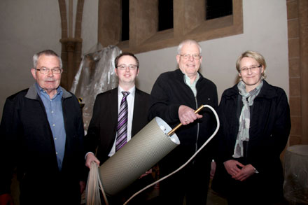 Die Technischen Werke Osning spenden für die St. Johanniskirche in Halle Westfalen eine neue LED-Lampe.