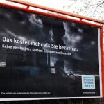 Die Initiative "Erneuerbare Jetzt!" weist mit Großflächenplakaten in Berlin-Mitte auf die versteckten Kosten der fossil-atomaren Energieerzeugung hin.