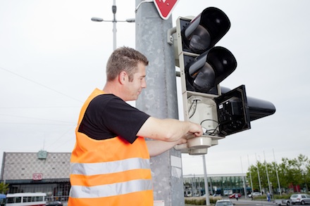 Umrüstung der Ampel vor dem Braunschweiger Hauptbahnhof.