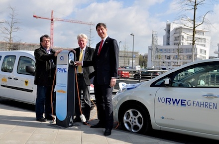 RWE weiht in Dortmund den 100. Ladepunkt für E-Fahrzeuge ein.