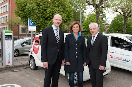 Als Teil des Projekts e-mobil Saar ist in Saarbrücken eine neue Ladesäule eingeweiht worden.