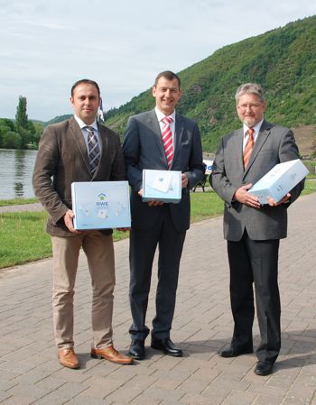 RWE übergibt SmartHome-Pakete an die Gemeinden Brodenbach und Macken.