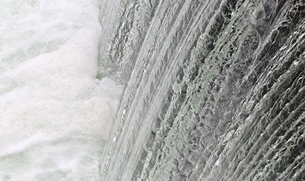 Das geplante Laufwasserkraftwerk bei Sulzberg soll von den neuen Illerkraftwerken Au gebaut und betrieben werden.