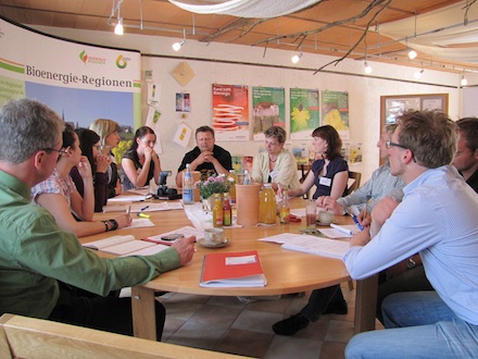 Vertreter der Bioenergie-Regionen während eines Workshops zum Thema Öffentlichkeitsarbeit.