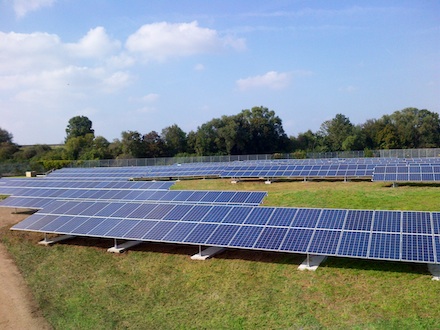 Die zweite Photovoltaik-Freiflächenanlage der Stadtwerke Heidelberg liefert Strom für etwa 90 Familien.