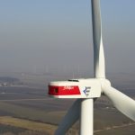 Das Unternehmen swb CREA errichtet einen Windkraftanlage in Bremen.