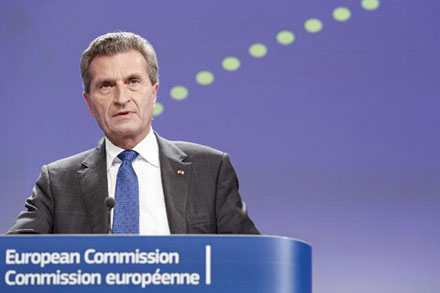 EU-Energiekommissar Günther Oettinger zum Leitlinienpaket: „Die Energieversorgung muss kosteneffizient sein und den sich ändernden Rahmenbedingungen Rechnung tragen."