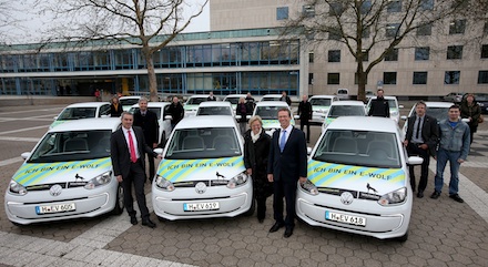 Wolfsburg präsentiert die städtischen Elektroautos.