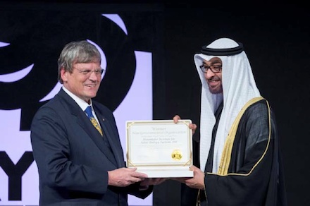 Das Fraunhofer ISE wurde in Abu Dhabi mit dem Zayed Future Energy Prize 2014 ausgezeichnet.