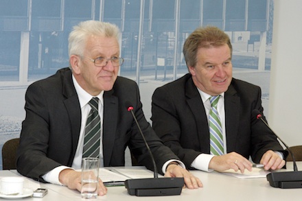 Baden-Württembergs Ministerpräsident Winfried Kretschmann (l.) und Umweltminister Franz Untersteller kritisieren die Pläne der Bundesregierung zur EEG-Reform.