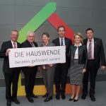 Ein breites Bündnis aus Politik und Wirtschaft startet die Informationskampagne „Die Hauswende“.