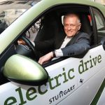 Stuttgarts OB Fritz Kuhn fährt als deutschlandweit erster Oberbürgermeister einer Landeshauptstadt einen voll elektrischen Dienstwagen.