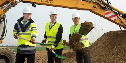 Der offizielle Spatenstich für den Bau des Windparks Königshovener Höhe ist erfolgt.