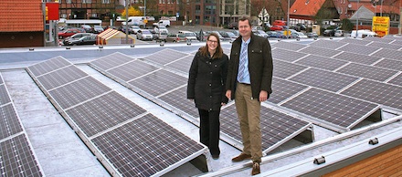 In Winsen (Luhe) ist auf der neu errichteten Mensa der Alten Stadtschule eine Photovoltaikanlage von Stadt und Stadtwerken in Betrieb.