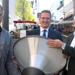 Begutachtung der neuen LED-Lampen auf dem Hermeskeiler Marktplatz.