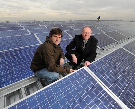 Photovoltaikanlage am Flughafen Friedrichshafen.