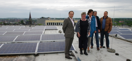 Photovoltaikanlage produziert Strom für den Eigenbedarf eines Verwaltungsgebäudes.