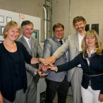 Das Unternehmen STEAG New Energies nimmt im Beisein der Vetreter der Stadt Hattersheim und der Hattersheimer Wohnungsbaugesellschaft ein neues Biogas-BHKW in Betrieb.