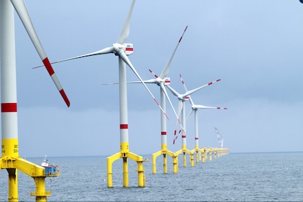 Laut einer aktuellen Studie würde die Verwendung von Windstrom als Wärmeenergie die Drosselung von Windenergieanlagen unnötig machen.