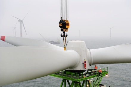 Montage in der Nordsee im Testfeld alpha ventus: Der Ausbau der Offshore-Windenergie ist auf einem guten Weg.