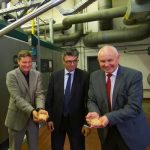 Im Freiburger Stadtteil Landwasser ist ein innovatives Holzervergaser-Blockheizkraftwerk in Betrieb gegangen.