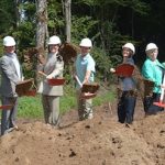 Spatenstich auf der Prechtaler Schanze: E-Werk Mittelbaden beginnt mit dem Bau von drei Windkraftanlagen.