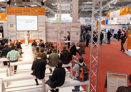 Die Fachmesse EnergyDecentral 2014 behandelt Aspekte der dezentralen Energieerzeugung.