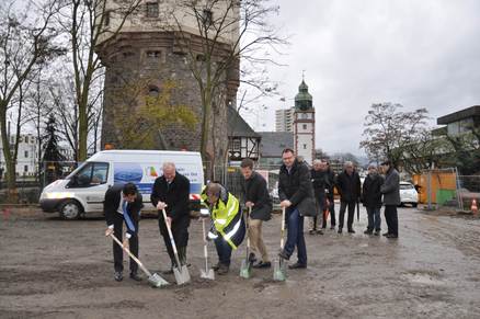 Spatenstich: Bad Homburgs Oberbürgermeister Michael Korwisi und Stadtwerke-Direktor Ralf Schroedter haben den Bau der Energieerzeugungszentrale in die Wege geleitet.