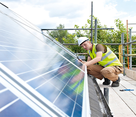 Das White-Label-Angebot von E.ON beinhaltet auch die komplette Installation und Betreuung der Solaranlagen.