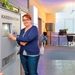 Die Stadtwerke Bernau bieten ihren Kunden die Bezahlung der Stromrechnung am Kassenautomaten an.