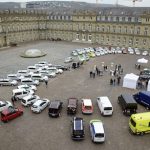 Sternfahrt nach Stuttgart: Erdgasfahrzeuge auf dem Ehrenhof des Neuen Schlosses.