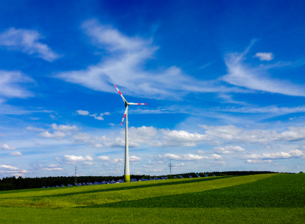 In Mecklenburg-Vorpommern sollen künftig Bürger und Gemeinden in einem Fünfkilometerradius an den Erträgen der Windräder beteiligt werden.