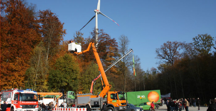 Die Bauarbeiten für den größten Windpark Baden-Württembergs im Harthäuser Wald sind abgeschlossen; alle 14 Anlagen sind am Netz.