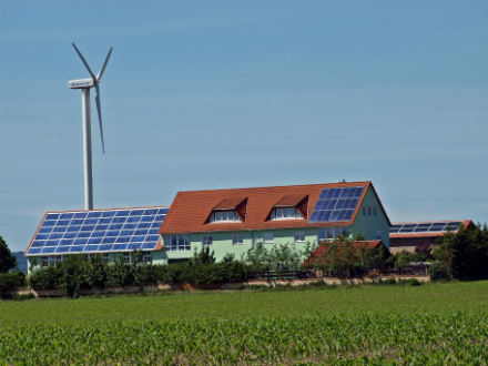 Immer öfter müssen Erneuerbare-Energien-Anlagen vom Netz genommen werden.