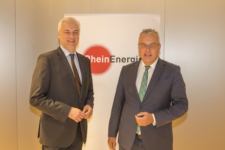 Wirtschaftsminister Garrelt Duin (l.) und RheinEnergie-Chef Dieter Steinkamp stellten das erste Lernende Energieeffizienz-Netzwerk in Köln vor.