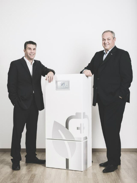 Die Gründer von sonnenBatterie: Torsten Stiefenhofer (l.) und Christoph Ostermann.