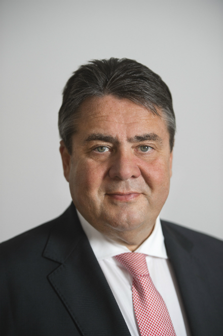 Der Bundesminister für Wirtschaft und Energie Sigmar Gabriel will künftig die Förderung aller erneuerbaren Energien auf Ausschreibungen umstellen.