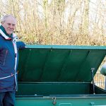 Michael Blümel am unterirdischen Wasserkraftwerk Loh­mühle­wehr.