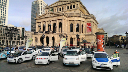 Abschluss der Beschaffungsinitiative für Elektroautos: Präsentation auf dem Frankfurter Opernplatz.