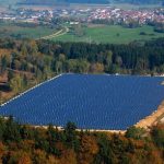 Am Solarpark der Stadtwerke Tübingen auf der Schwäbischen Alb beteiligen sich künftig vier Energiegenossenschaften.