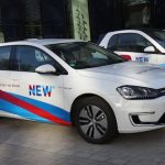 Das Unternehmen NEW bietet einen eigenen Stromtarif für Elektroautos an.