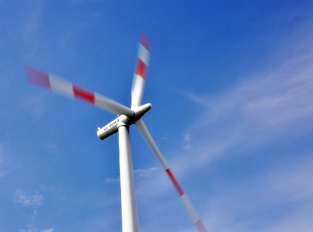 Das Gesetz zur Stärkung der Kommunalwirtschaft erleichtert unter anderem die gemeindliche Errichtung von Windparks in Schleswig-Holstein.